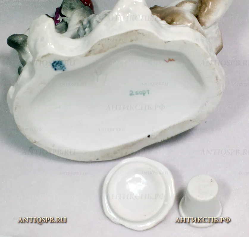 Чернильница фарфоровая "Медведи сладкоежки". ЛФЗ. СССР. 1950 - 60 гг. ХХ века. №20216